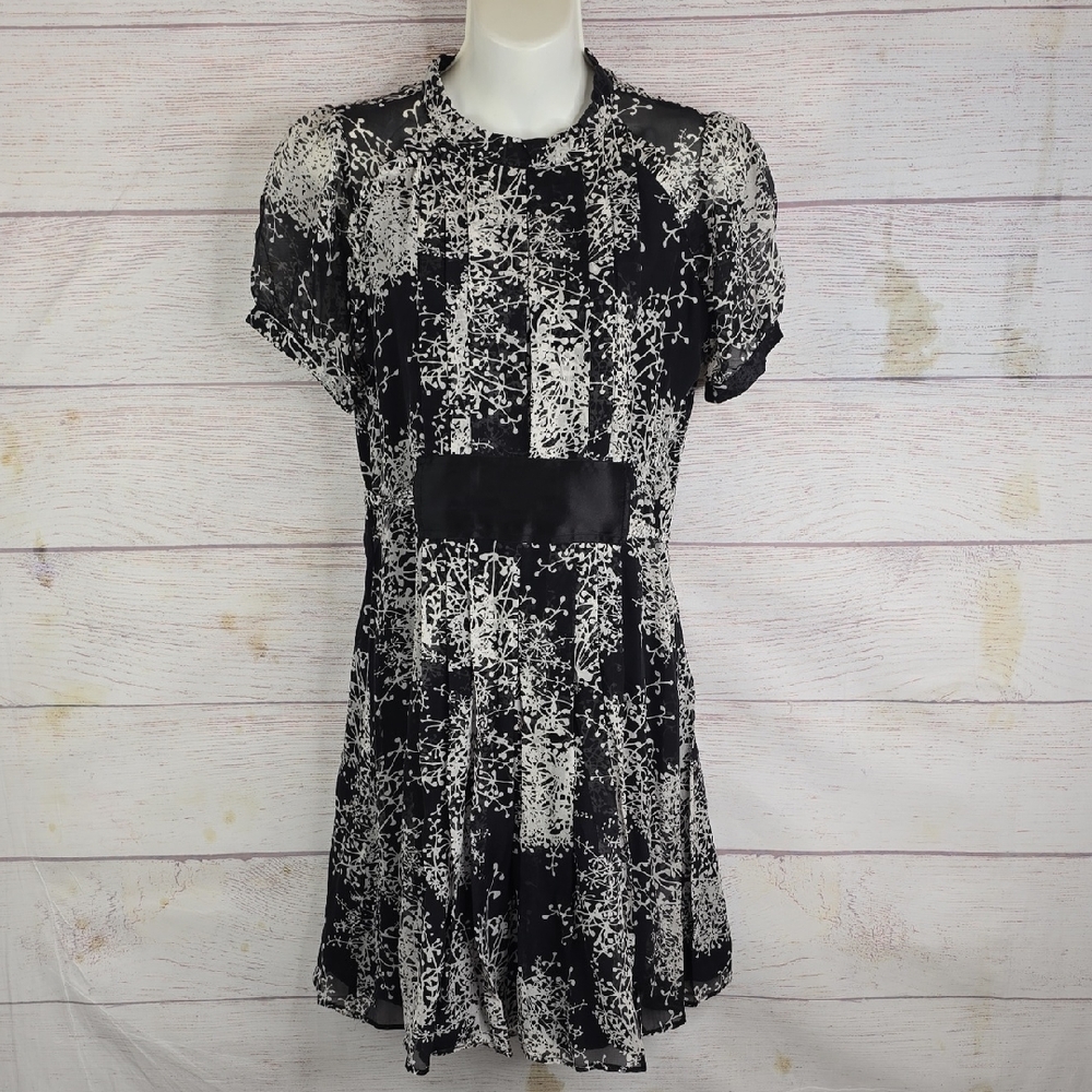 Diane Von Furstenberg Black And Gray Lightweight dress Sz 4